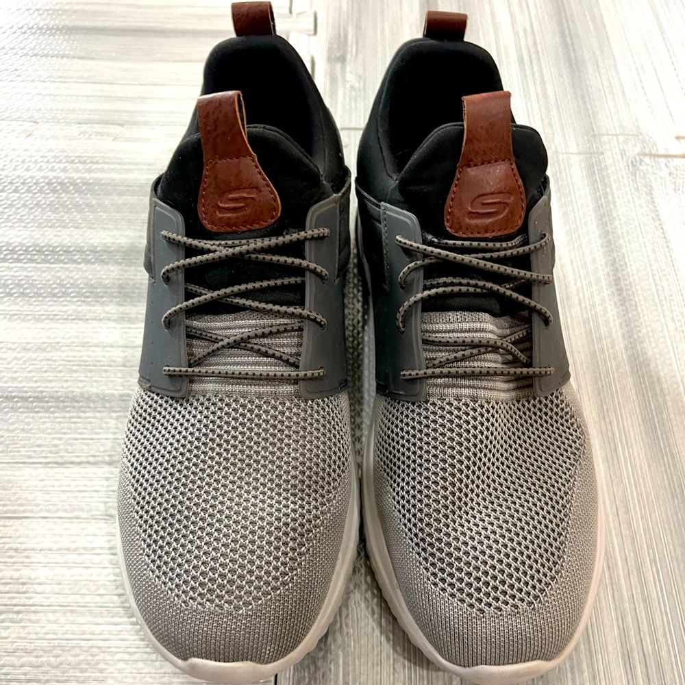 Sketchers Used, but almost new. I purchased them for an indoor conference.